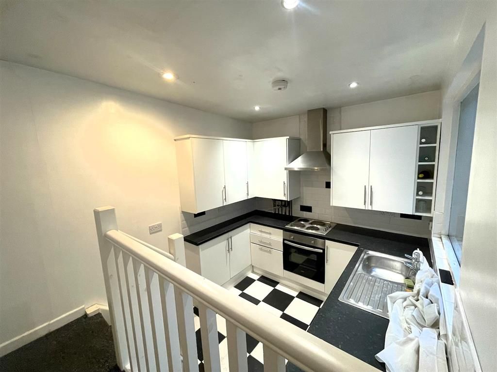 1 bed flat to rent in High Street, Abertillery NP13, £475 pcm Zoopla