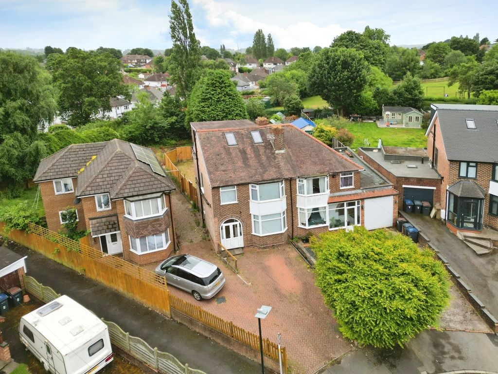 4 bed semidetached house for sale in Coppice View Road, Sutton