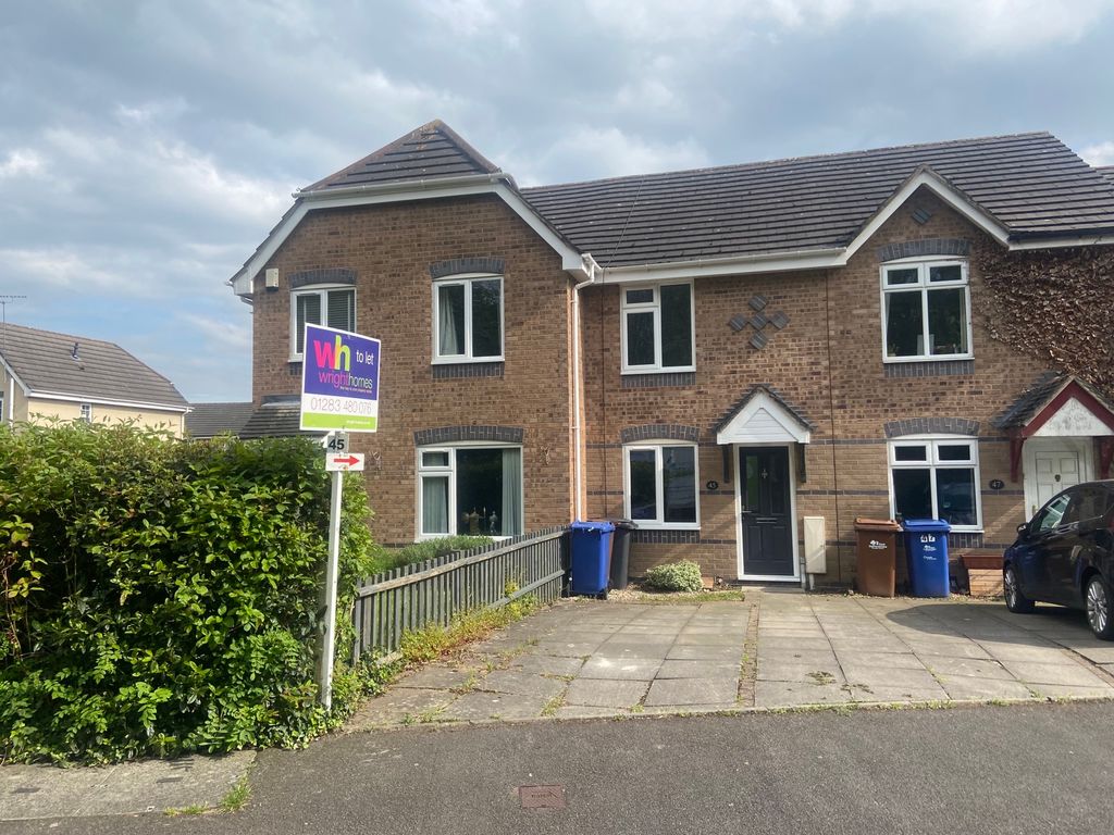 2 bed town house to rent in Weston Park Avenue, BurtonOnTrent DE14, £