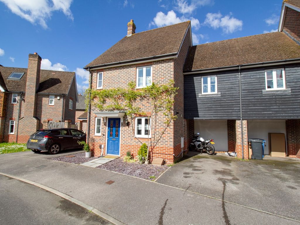3 bed semidetached house for sale in Tithing Road, Fleet GU51 Zoopla