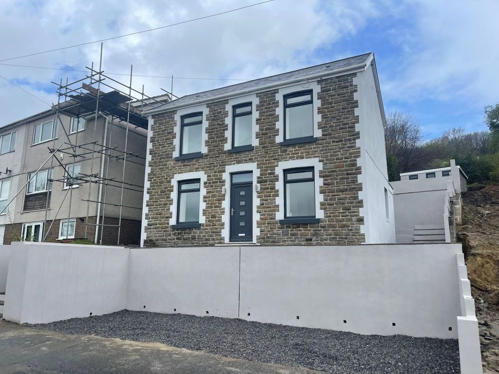 3 bed detached house for sale in Bwllfa Road, Ynystawe, Swansea SA6, £