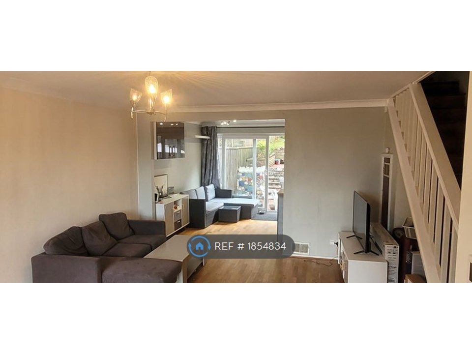 3 bed terraced house to rent in Deepfield Way, Coulsdon CR5, £1,500 pcm