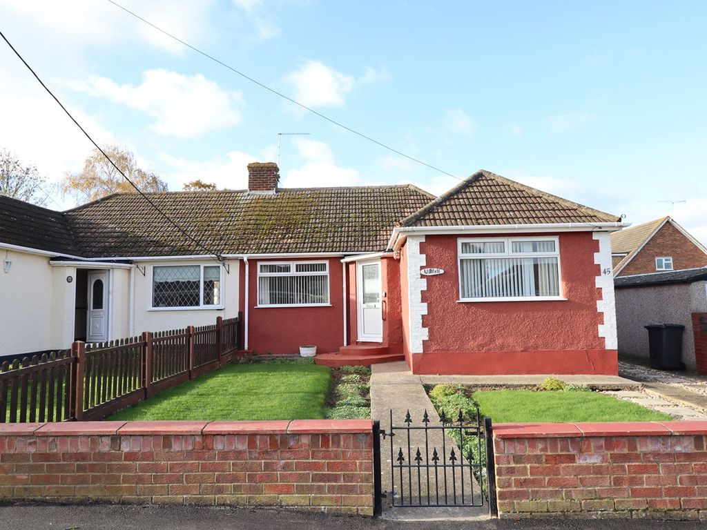 2 bed semidetached bungalow for sale in Louis Drive East, Rayleigh SS6