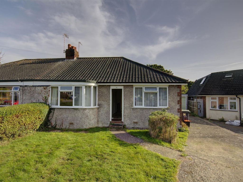 2 bed bungalow for sale in Park Avenue, Hildenborough, Tonbridge TN11