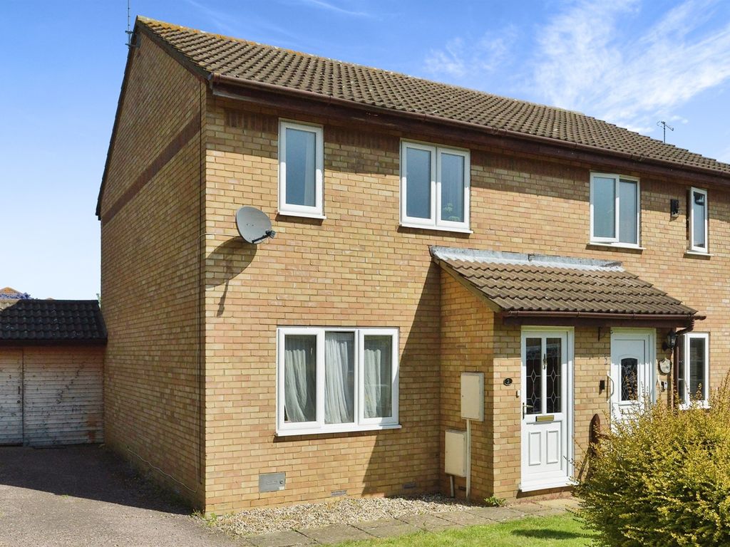 3 bed semidetached house for sale in Bolan Court, Crownhill, Milton