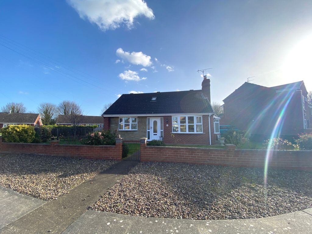 3 bed detached bungalow for sale in Willow Drive, Hook, Goole DN14 Zoopla