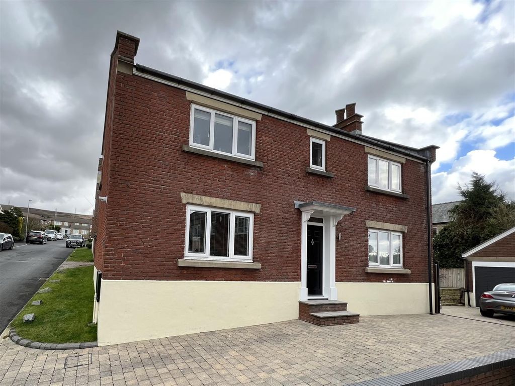 Bower Gardens, Stalybridge SK15  