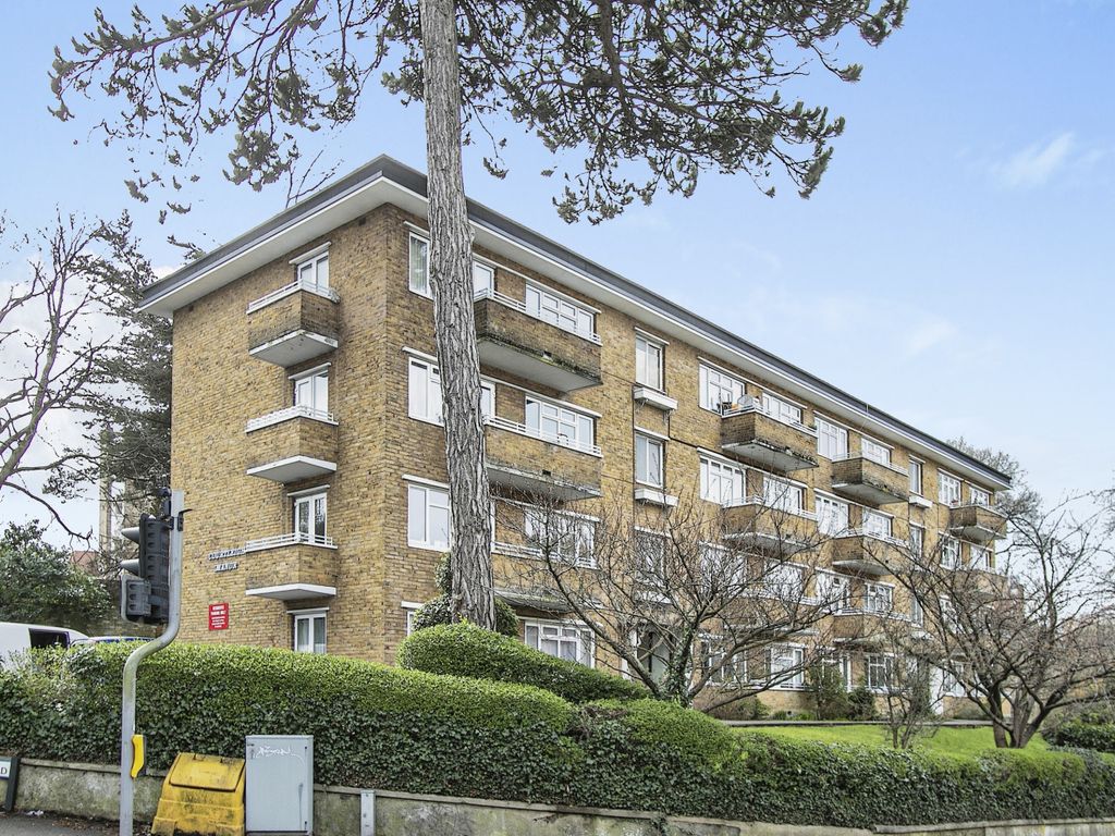 2 bed flat for sale in Spa Road, Bournemouth BH5, £200,000