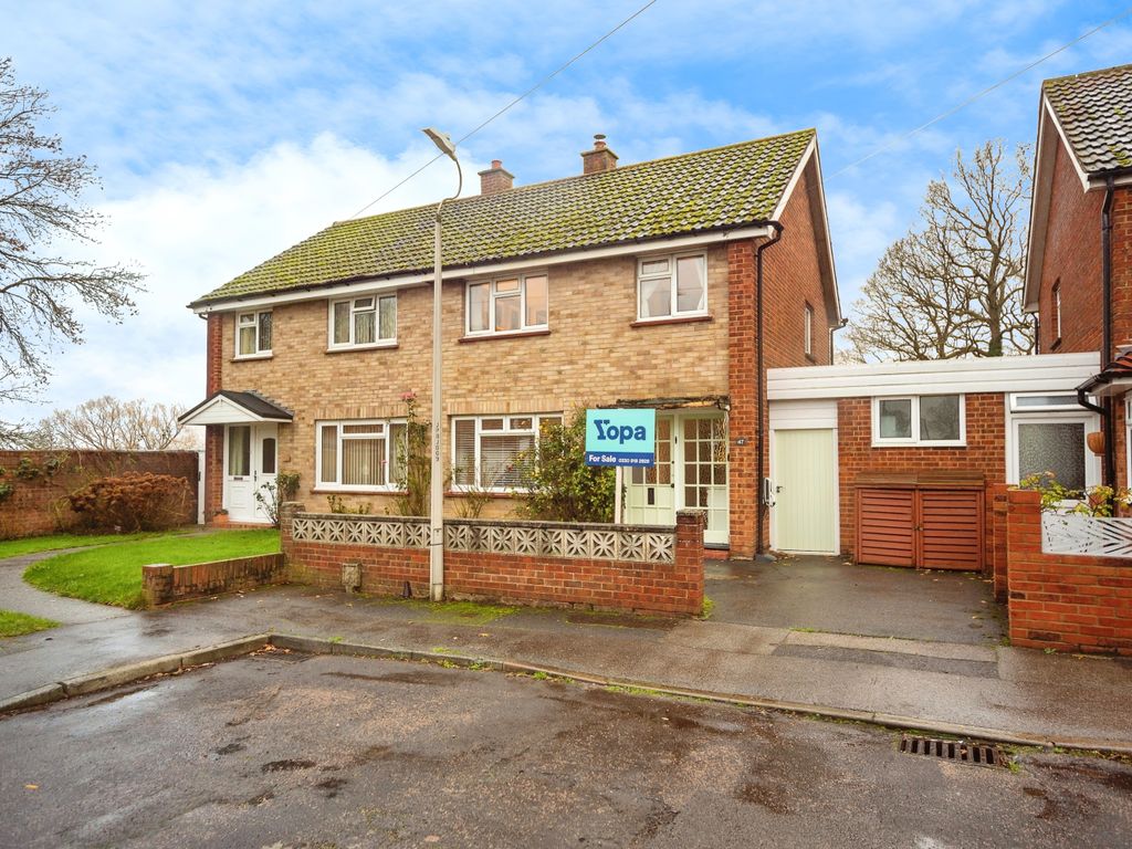 3 bed semidetached house for sale in Pine Ridge, Tonbridge TN10, £