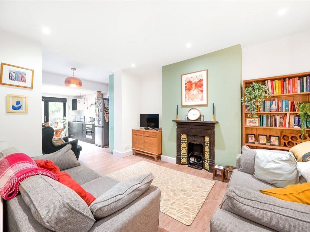 2 bed flat for sale in Crayford Road, London N7, £600,000 Zoopla