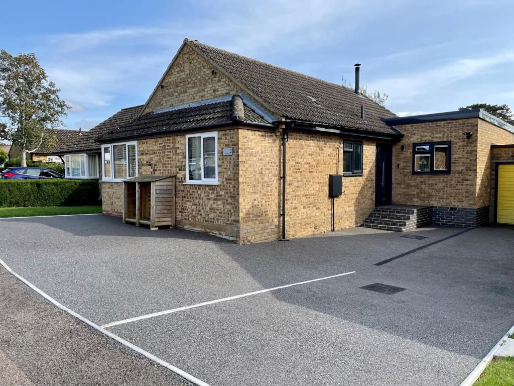 3 bed bungalow for sale in Carterton, Oxfordshire OX18, £400,000 Zoopla