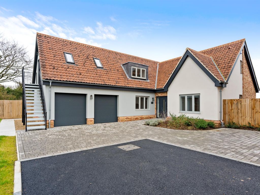 5 bed detached house for sale in Mill Road, Banham, Norwich NR16, £