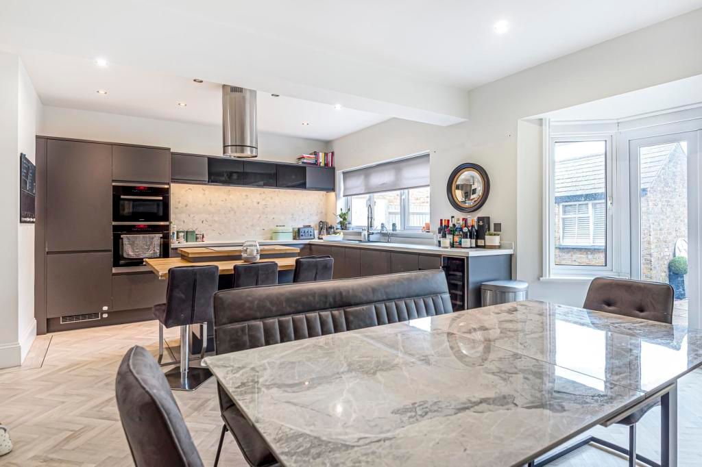 4 bed detached house to rent in Ebury Road, Rickmansworth WD3 Zoopla