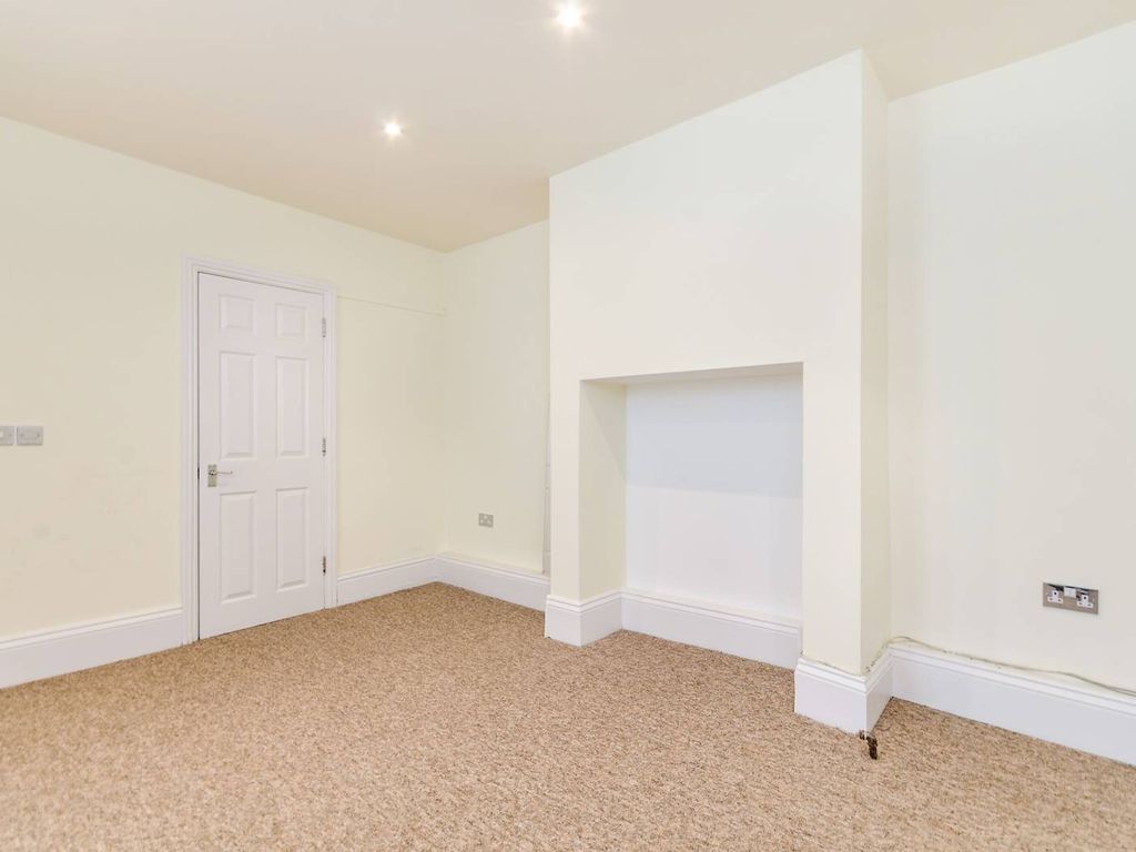 Studio to rent in Brighton Road, Surbiton KT6, £1,250 pcm Zoopla