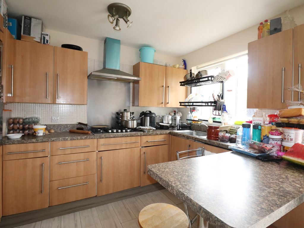 3 bed terraced house to rent in Brindley Way, Smethwick B66, £1,250 pcm