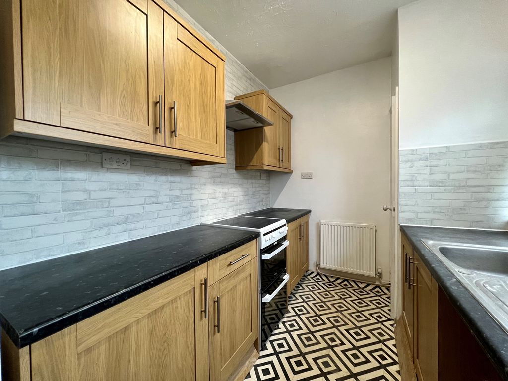 2 bed flat to rent in High Street, Mildenhall, Bury St. Edmunds IP28