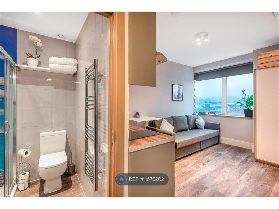 Studio to rent in Thame House, High HP13 Zoopla