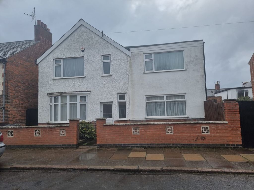 6 bed detached house for sale in Surrey Street, Leicester LE4 Zoopla