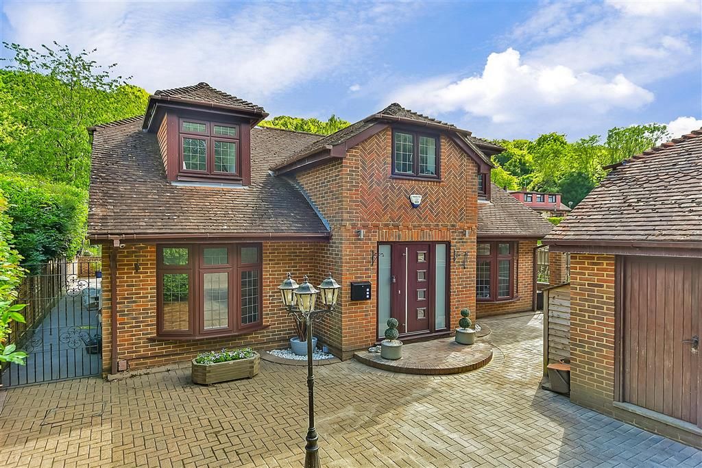 5 bed detached house for sale in Boxley Road, Walderslade, Kent ME5, £