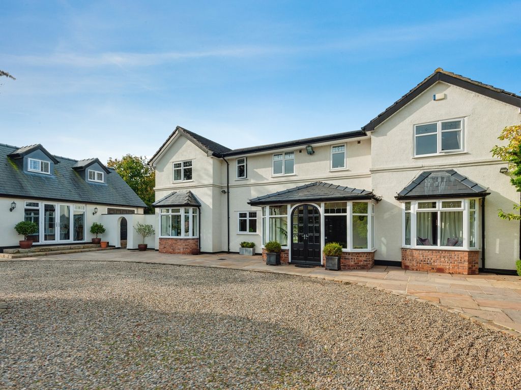 4 bed barn conversion for sale in Ramsbrook Lane, Hale Village