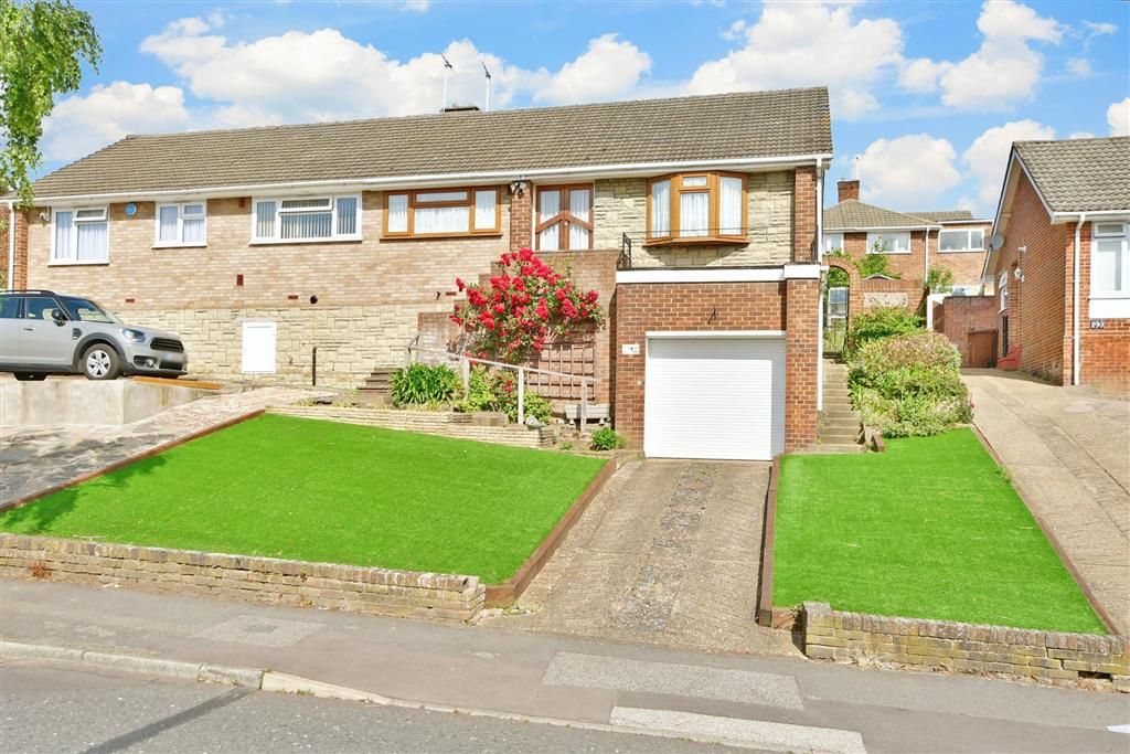 2 bed semidetached bungalow for sale in Lonsdale Drive, Rainham