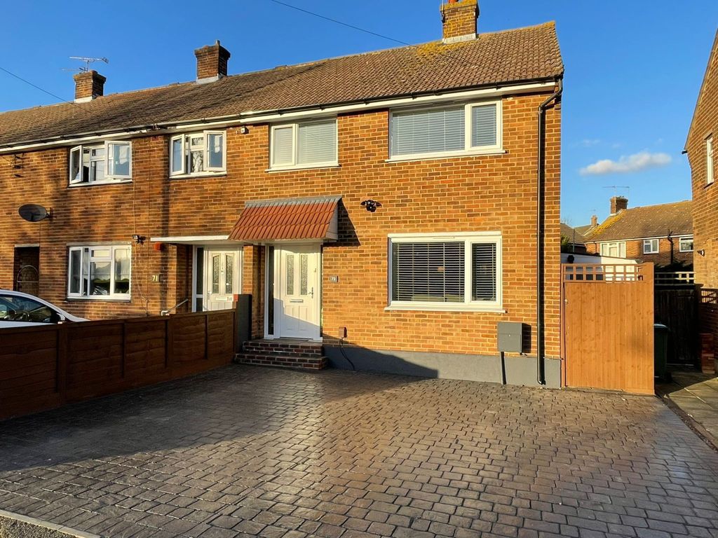 4 bed end terrace house for sale in Lower Road, Hextable, Swanley BR8