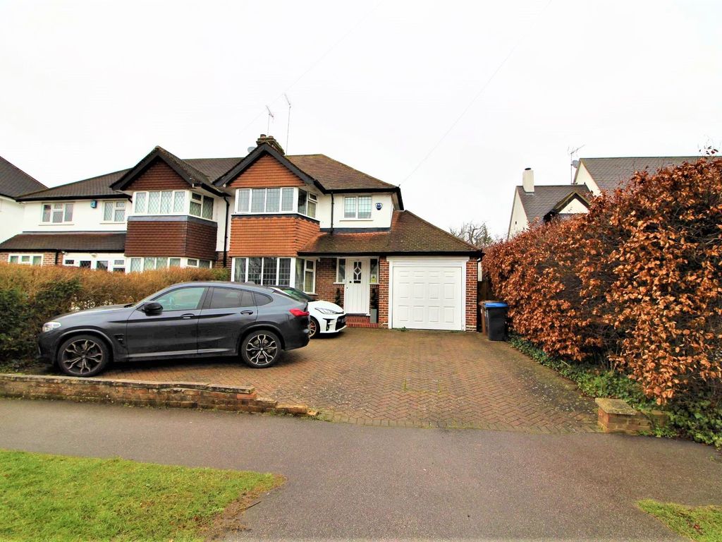 3 bed semidetached house to rent in Moffats Lane, Brookmans Park