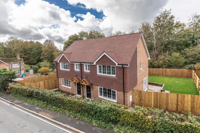 3 bed semidetached house for sale in Maynards Green, Heathfield TN21