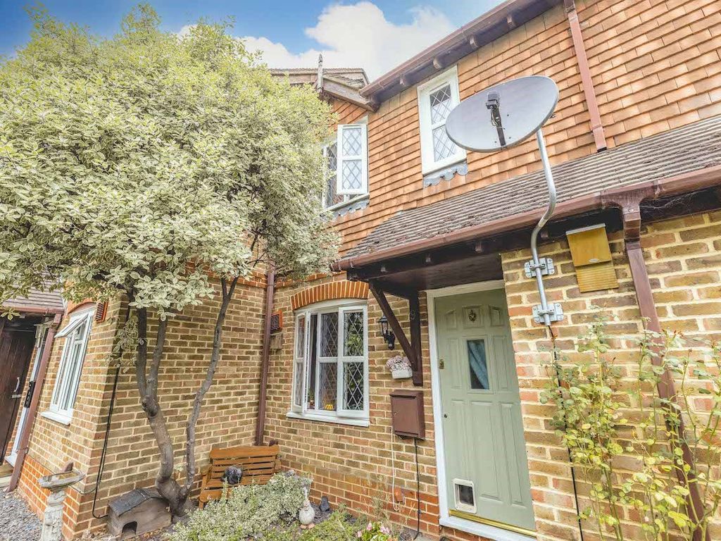 3 bed terraced house for sale in St Thomas Walk, Colnbrook SL3 Zoopla
