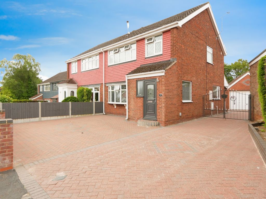 3 bed semidetached house for sale in Holme Hall Avenue Bottesford