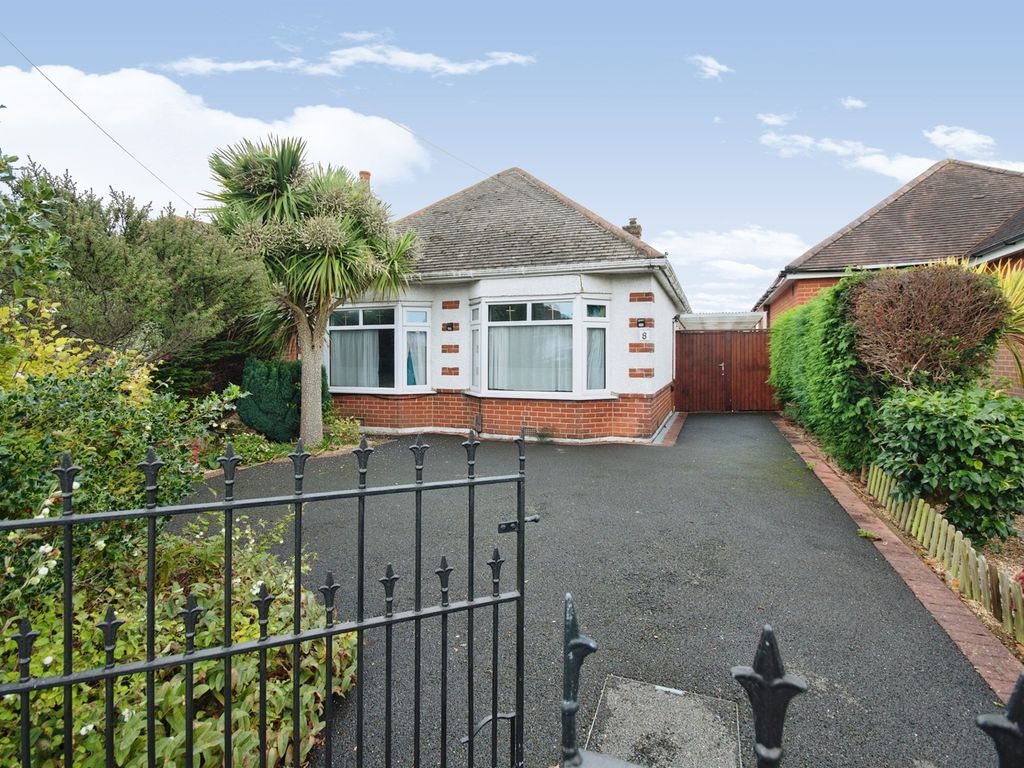 3 bed detached bungalow for sale in Palfrey Road, Bournemouth BH10, £