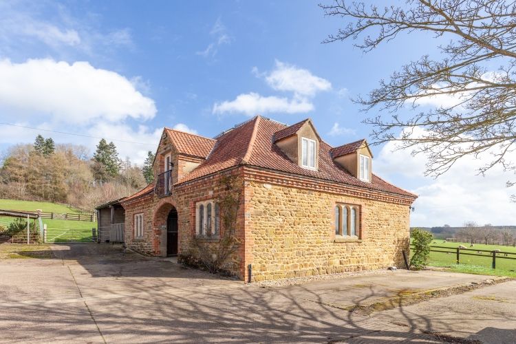 Studio to rent in Byfield Road, Priors Marston, Southam CV47, £1,000