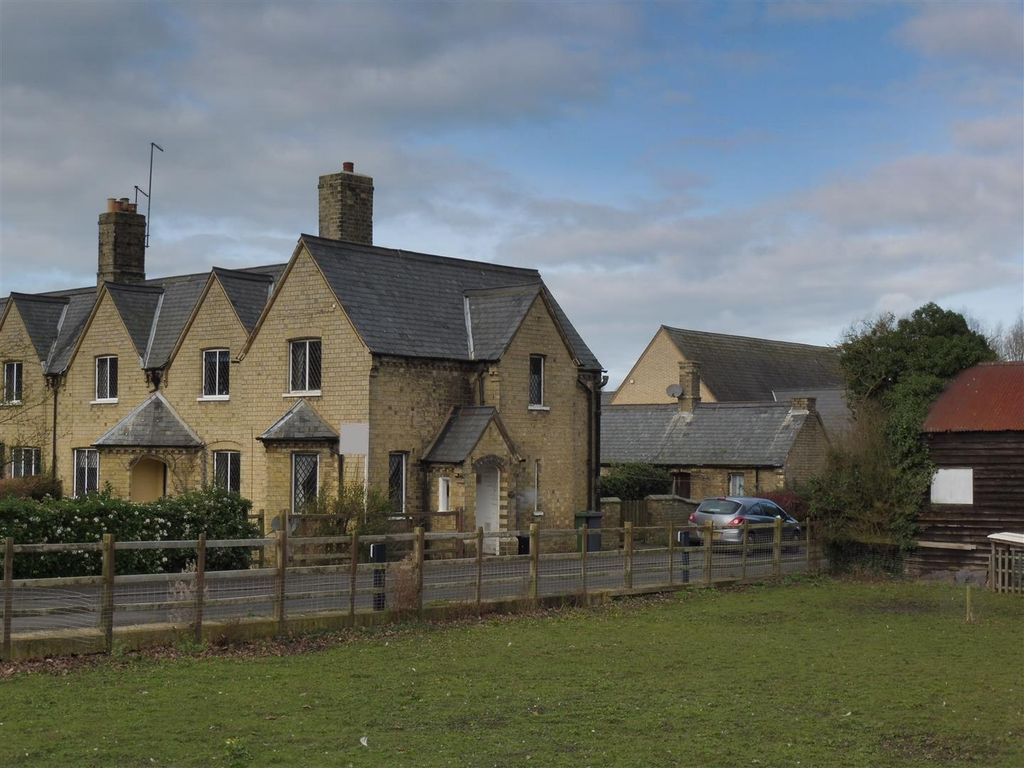 2 bed end terrace house to rent in Wisbech Road, Thorney, Peterborough