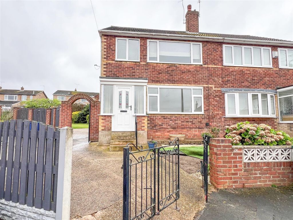 3 bed semidetached house for sale in Nottingham Close, Scawsby