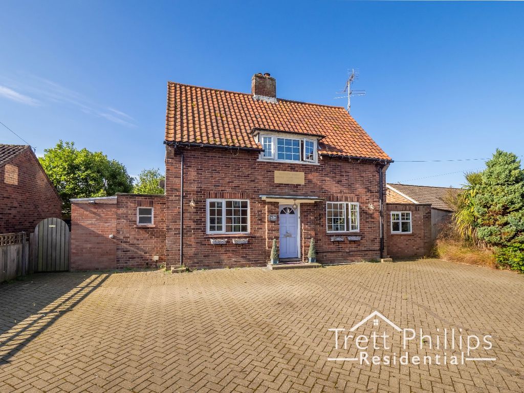 4 bed detached house for sale in Barnfield Close, Hickling, Norwich