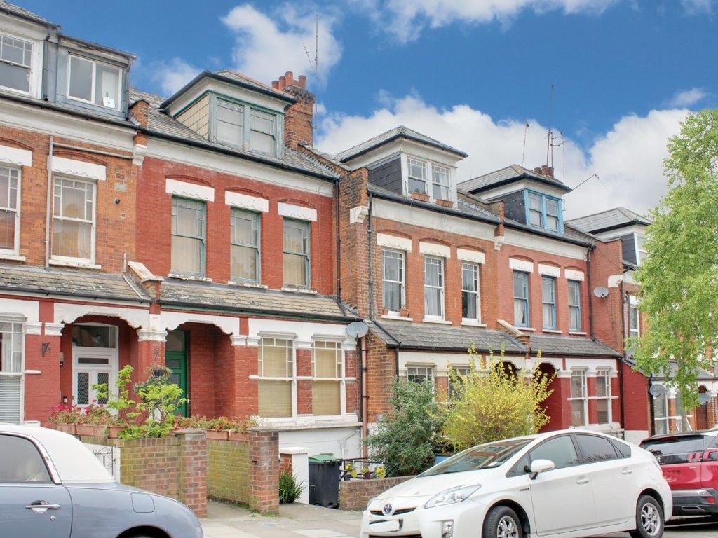 Studio to rent in Hillfield Avenue, London N8, £950 pcm Zoopla