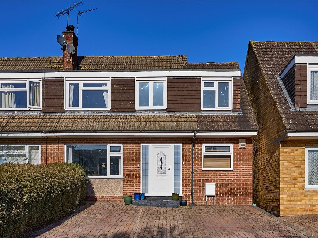 3 bed semidetached house for sale in Princes Close, Berkhamsted