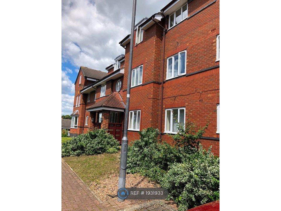 2 bed flat to rent in St. Johns Chase, Wakefield WF1, £750 pcm Zoopla