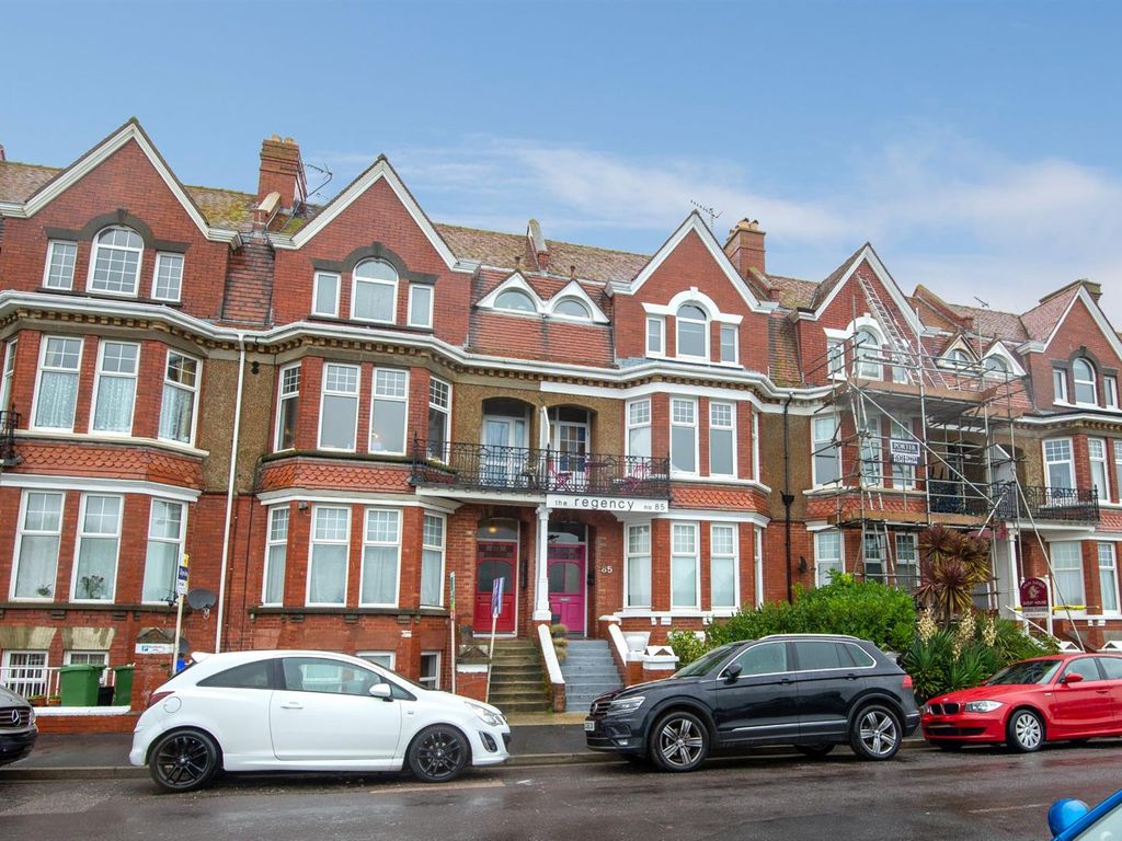 9 bed terraced house for sale in South Terrace, Littlehampton BN17, £