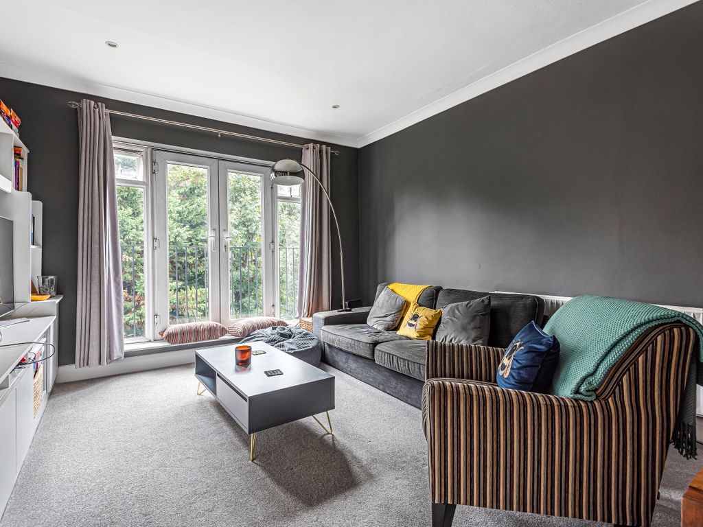 Holmdene Avenue, London SE24  