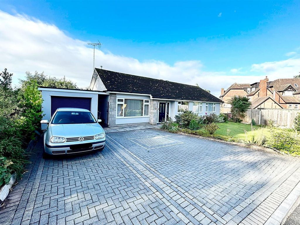 4 bed detached bungalow to rent in Southbank Road, Hereford HR1, £1,550