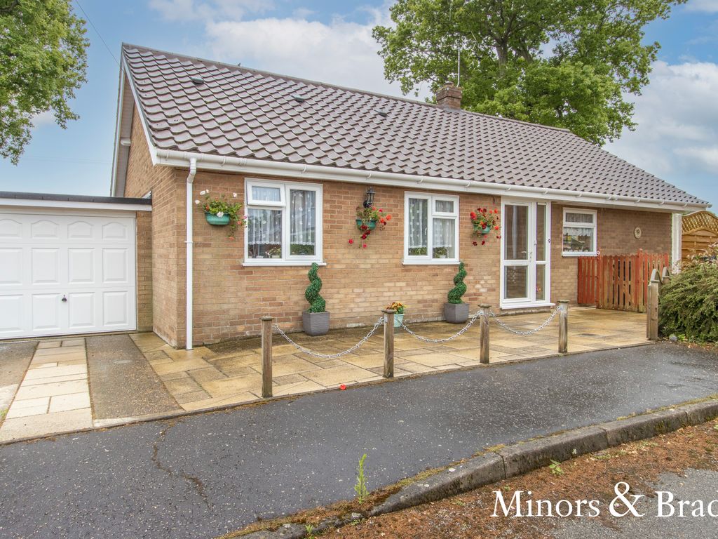 4 bed detached bungalow for sale in Cedar Close, North Elmham, Dereham