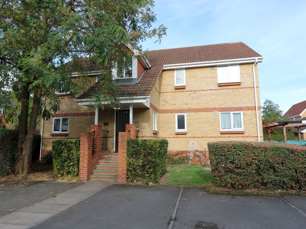 1 bed flat to rent in Egham, Surrey TW20, £950 pcm Zoopla