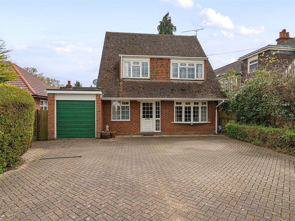 4 bed detached house for sale in Barkham Road, Wokingham, Berkshire