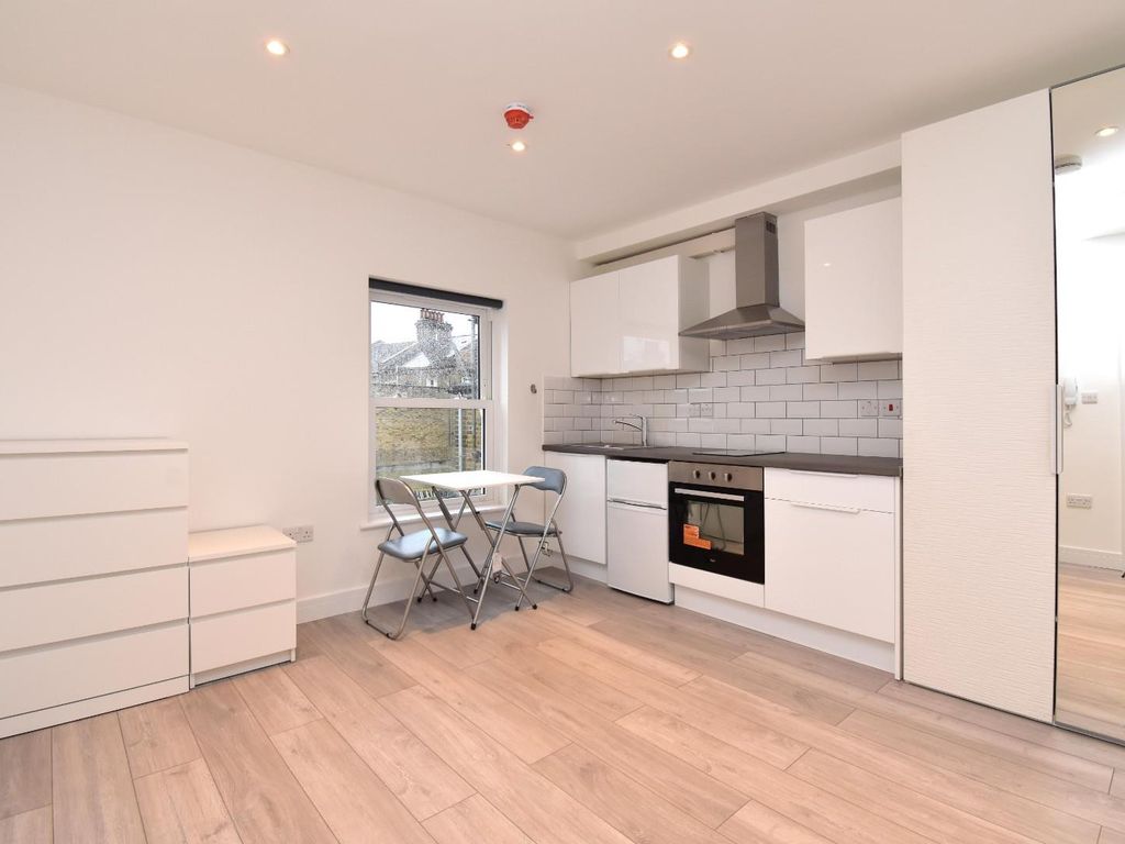 Studio to rent in Kilburn Lane, London W9 Zoopla