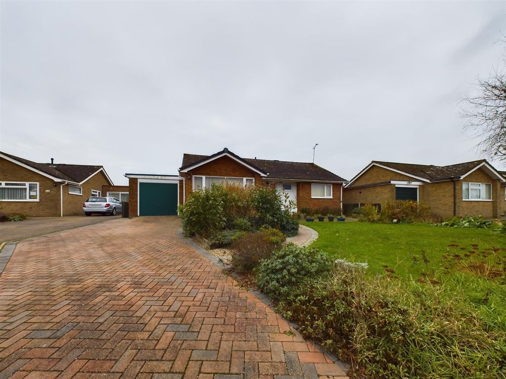 2 bed detached bungalow for sale in Compit Hills, Cromer NR27, £350,000