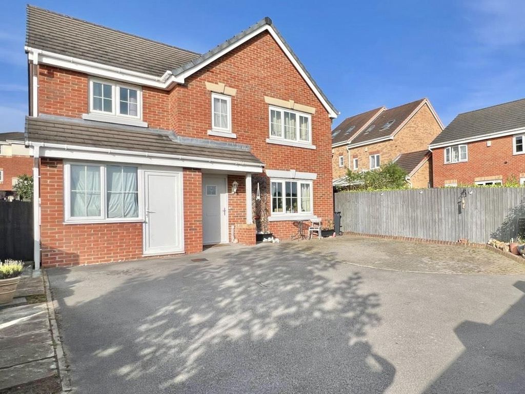 4 bed detached house for sale in St. Helens Avenue, Barnsley S71, £
