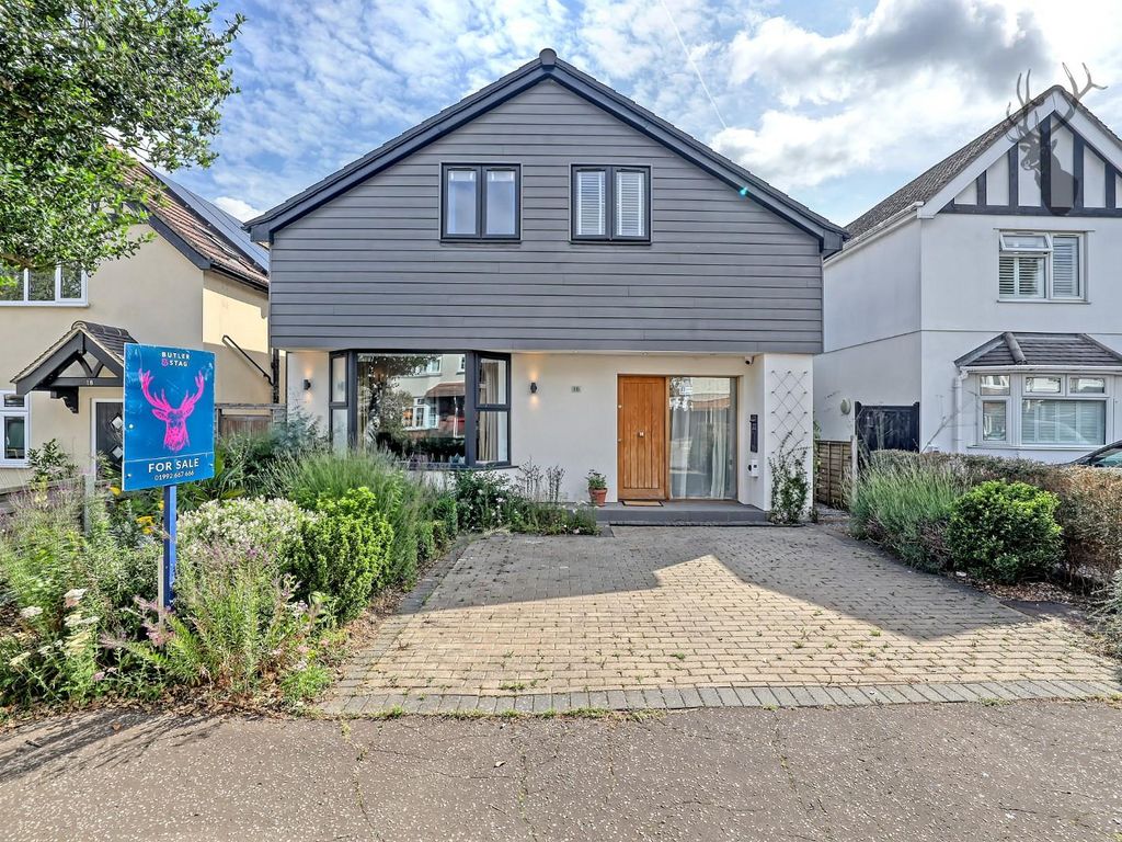 4 bed detached house for sale in Tower Road, Epping CM16, £1,000,000