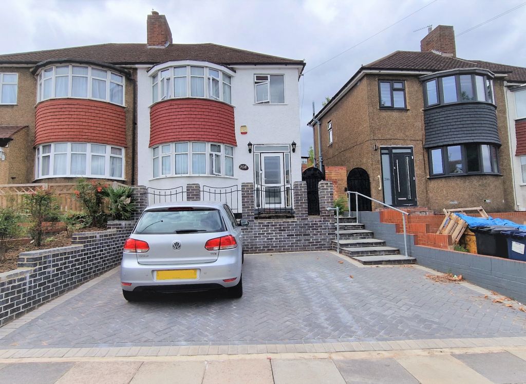 3 bed semidetached house for sale in Church Hill Road, East