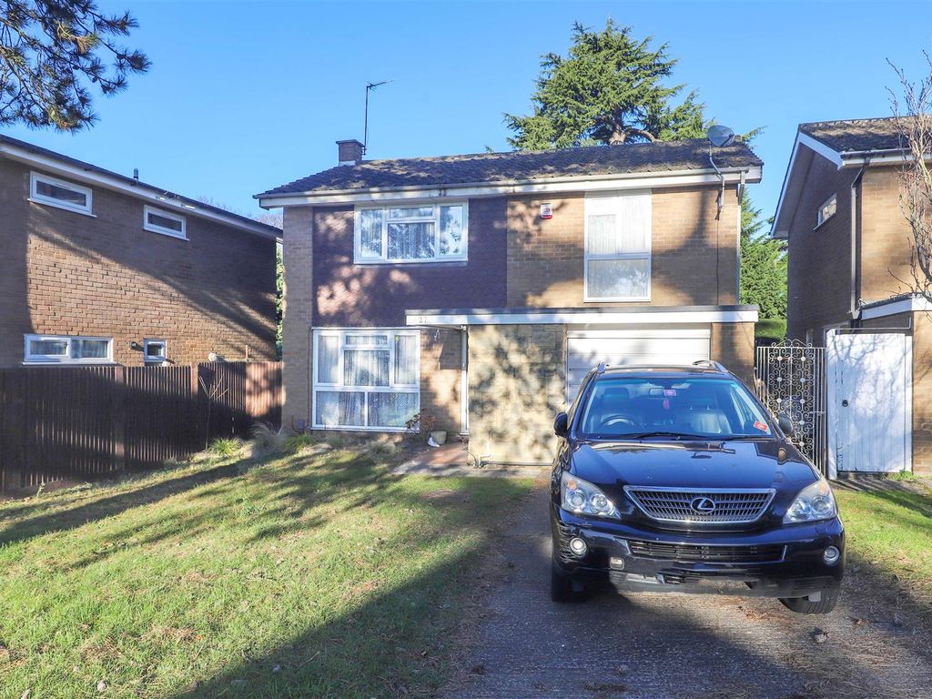 3 bed detached house for sale in Abingdon Close, Hillingdon UB10, £